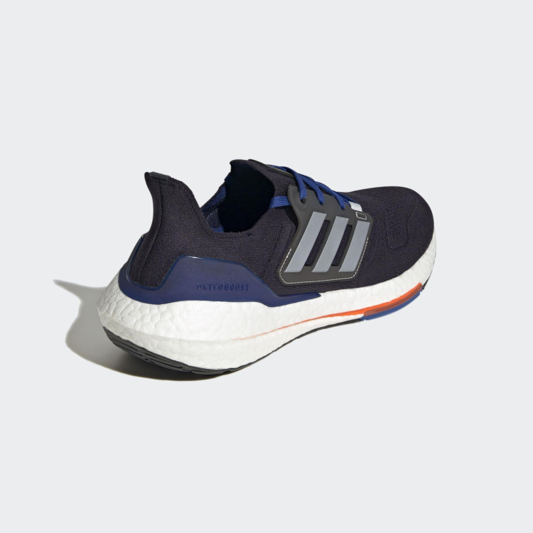 ULTRABOOST 22