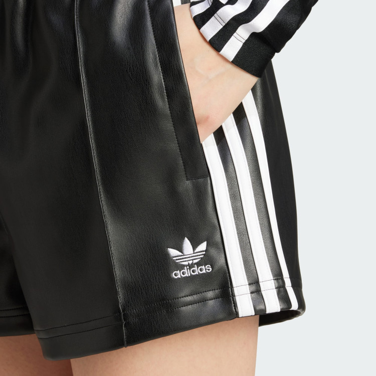 PLEATHER SHORTS